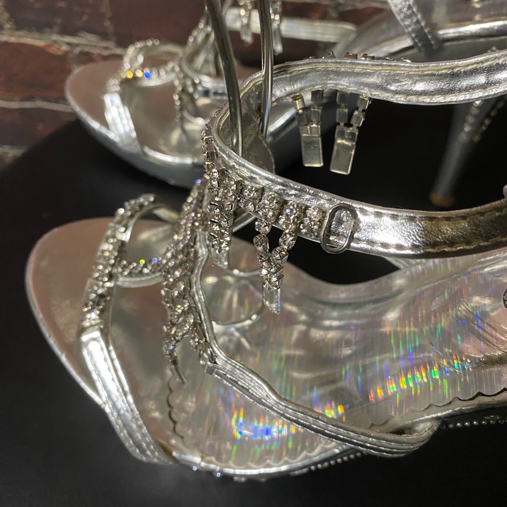 Hot Tomato Rhinestone Silver Platform Heels Sz 8W - Picture 2 of 8